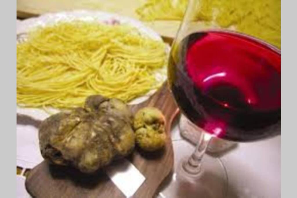 Apartament Ex Ostu Impero: Vino, Tartufo Ed Ospitalita La Morra Zewnętrze zdjęcie